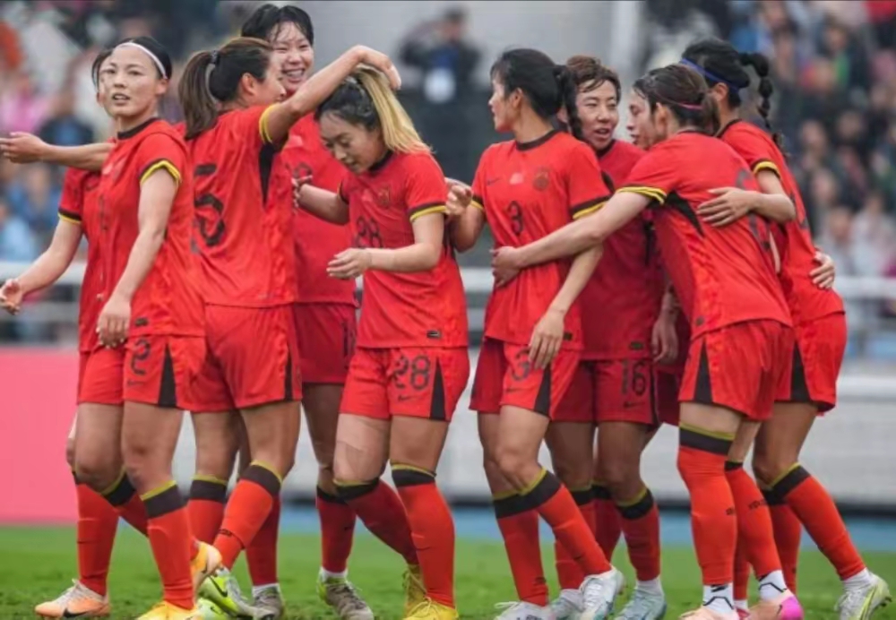 中国女足在比赛中展现出色发挥，获得成功