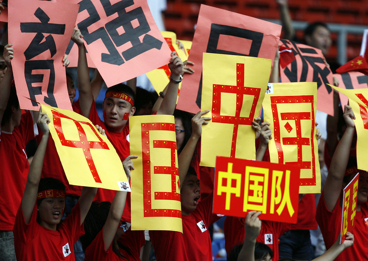 挑战榜首!球队奋力冲刺胜利 挑战榜首!球队奋力冲刺胜利