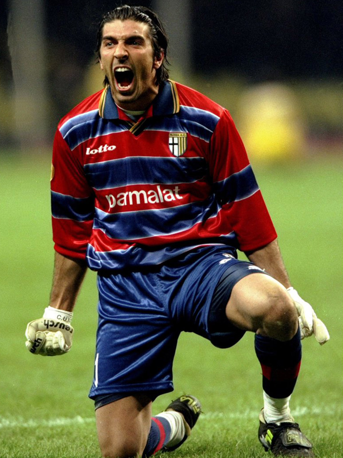 帕尔马主场逼平桑普,保住不败金身 帕尔马主场逼平桑普,保住不败金身