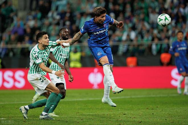 切尔西新赛季展现强劲实力，全队团结互助