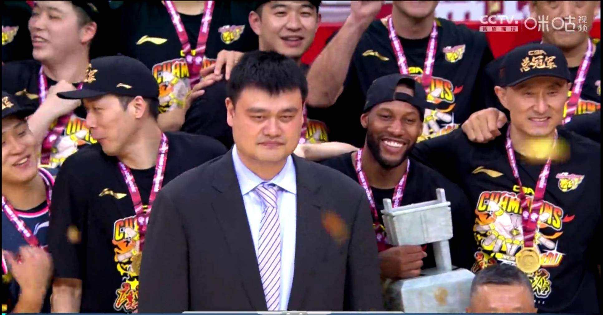 瑞士队壮志凌云，雄心勃勃迈向胜利的简单介绍