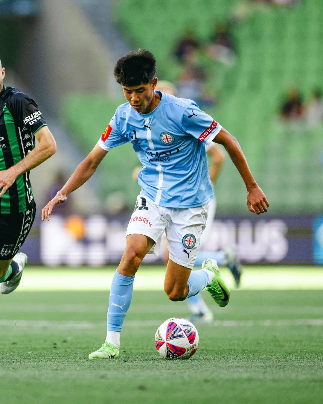 澳洲球队成绩持续低迷，球员应对困境竭力求胜的简单介绍