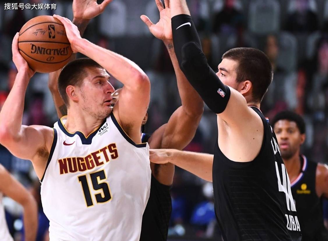 法国网球队险胜澳大利亚网球队,穆雷三分雨点燃全场 法国网球队险胜澳大利亚网球队,穆雷三分雨点燃全场