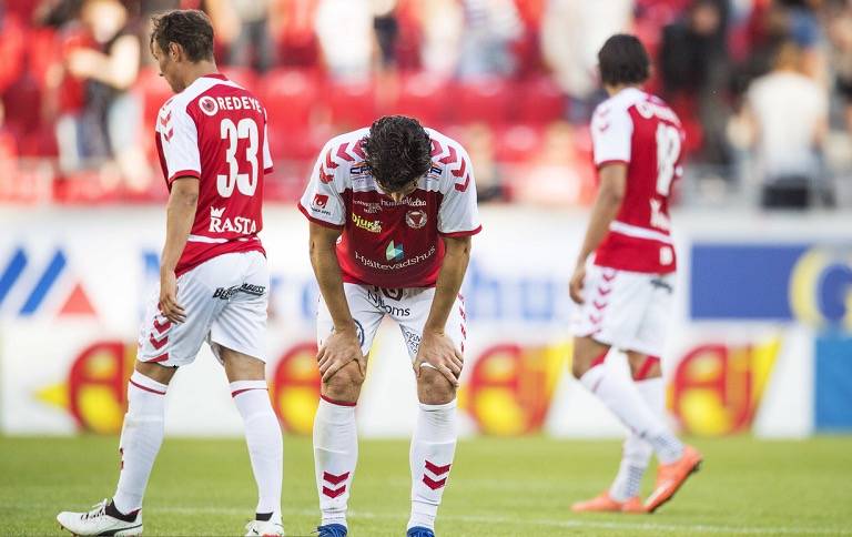 包含激情碰撞:双方球队在场上鏖战不休的词条 包含激情碰撞:双方球队在场上鏖战不休的词条