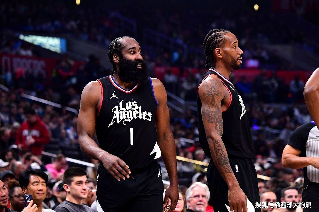 包含快船队核心因伤缺席开季前几场比赛的词条