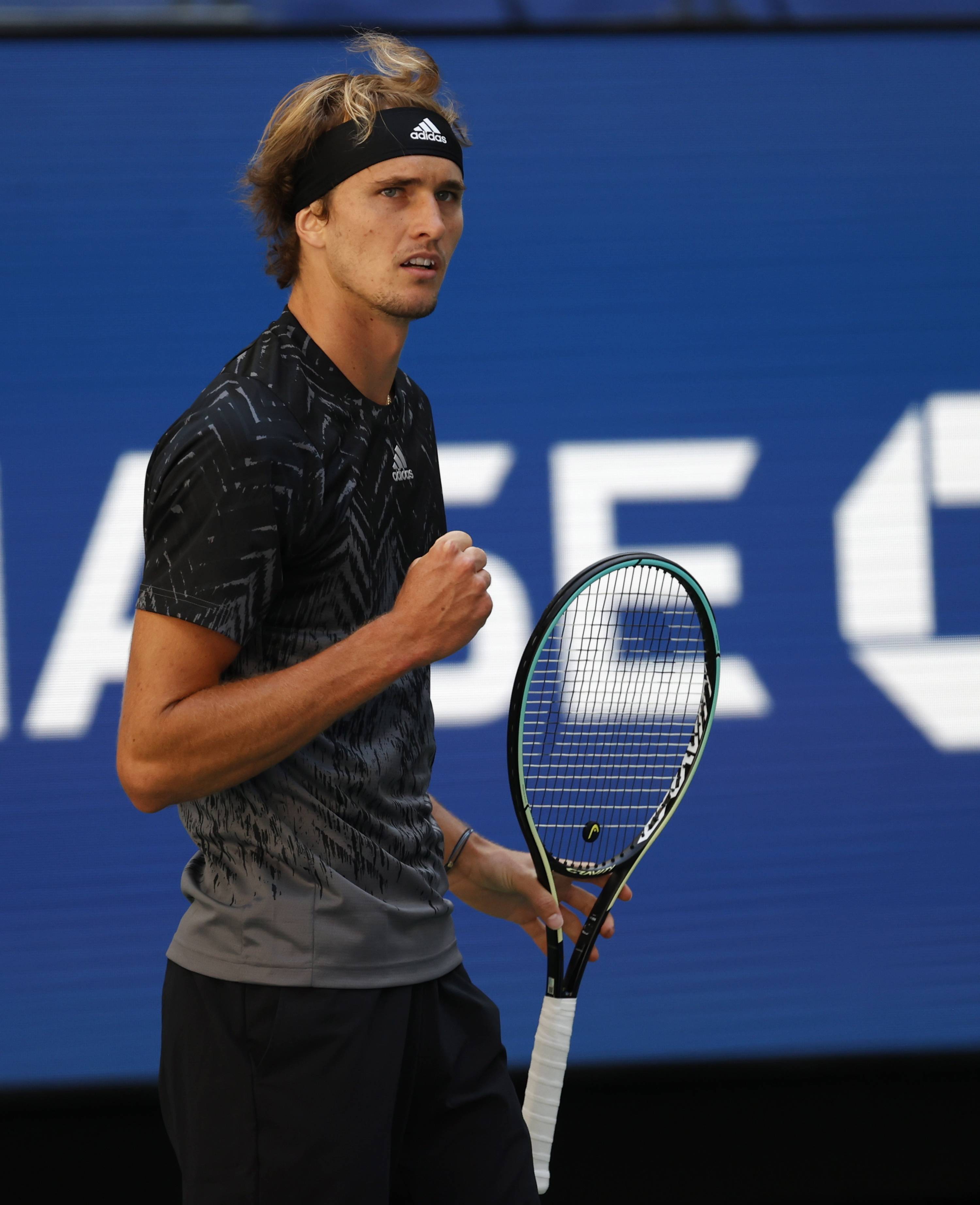 关于西班牙网球队力克法国网球队，兹维列夫高光表现的信息