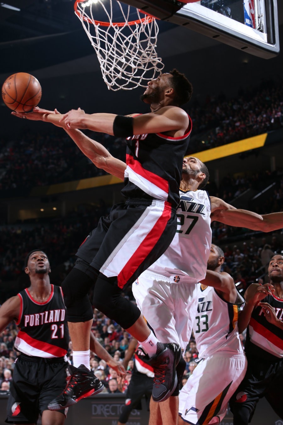 意大利男篮力克马刺，利拉德完成帽子戏法的简单介绍