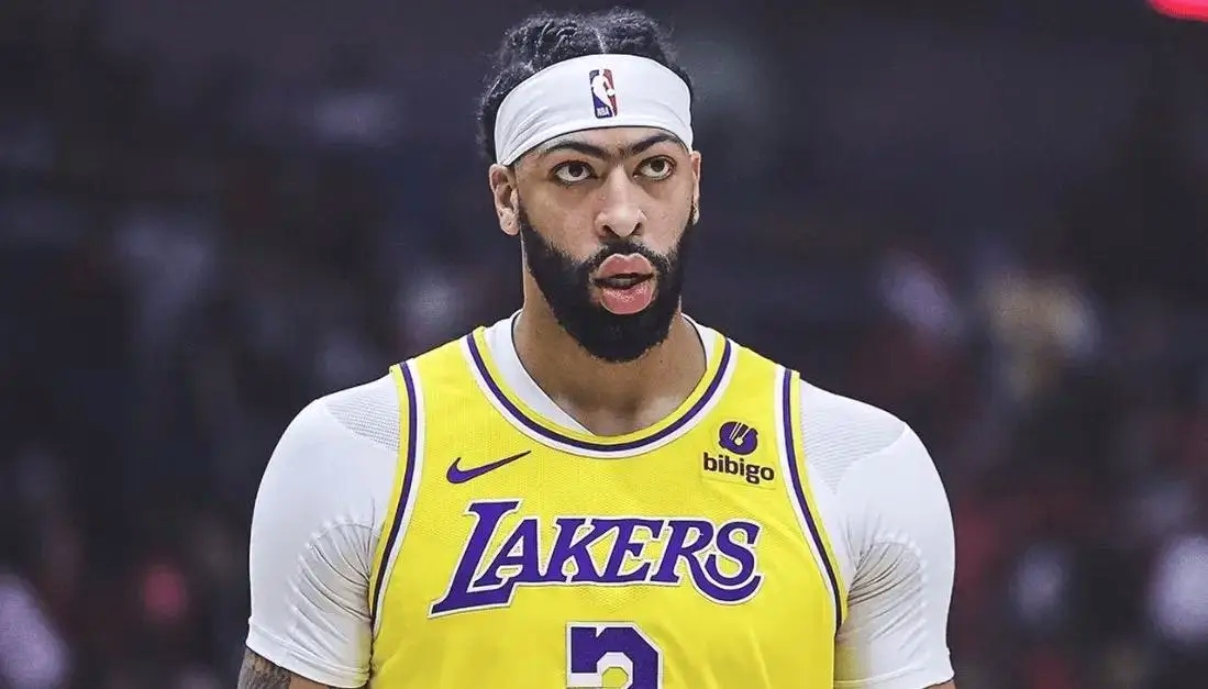 美国男篮横扫篮网B队，浓眉打破历史纪录的简单介绍