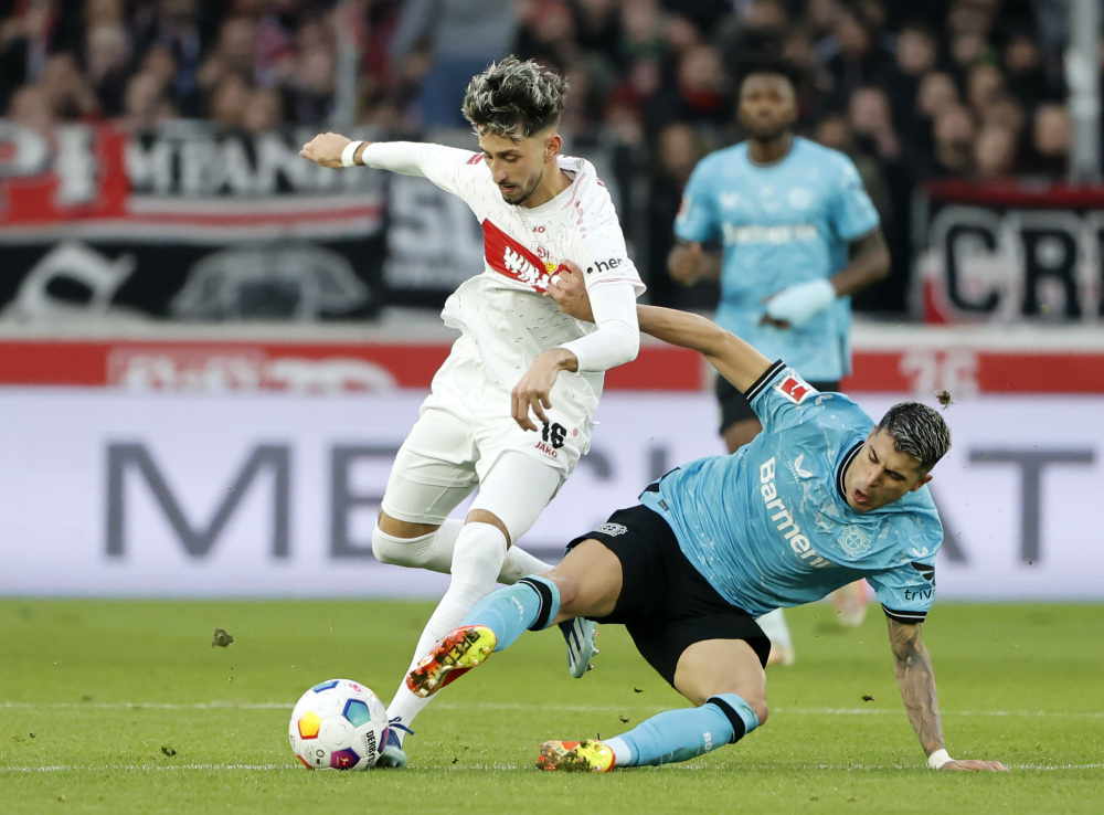 关于斯图加特队遭遇抢劫，遗失大量球员信息的信息