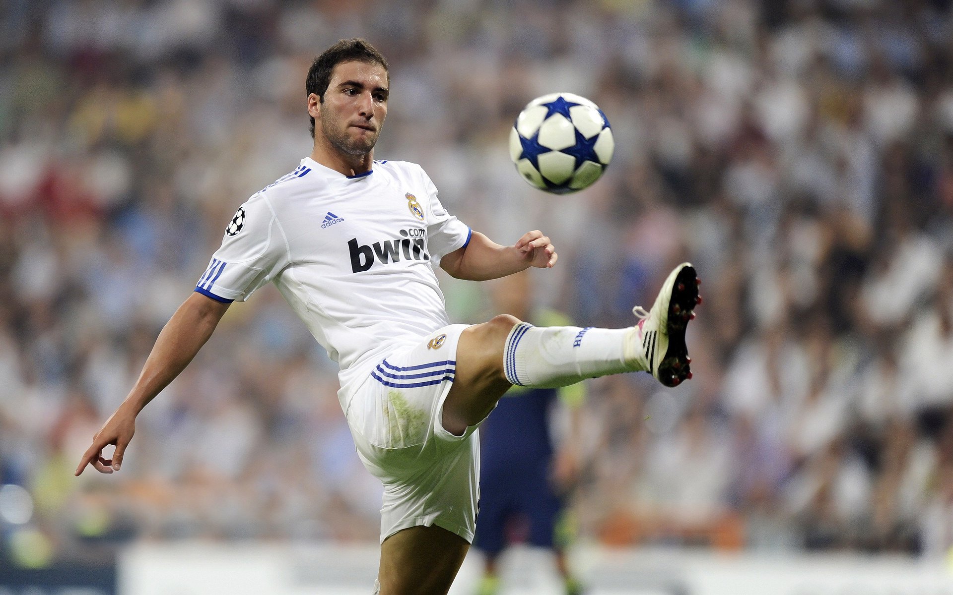 火力全开！塞维利亚压制罗马，卡塞米罗连击锁定胜局